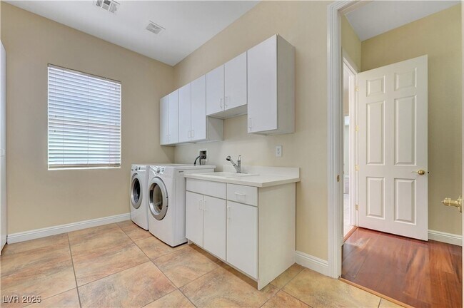 Building Photo - 229 Muldowney Ln
