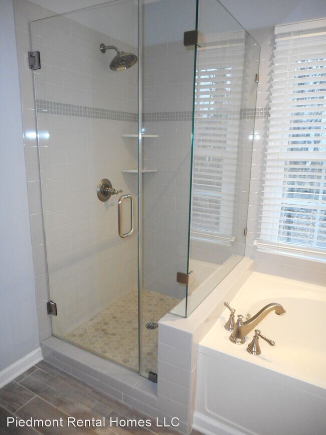 Building Photo - 3 br, 2.5 bath House - 5 Mainsail Ct.