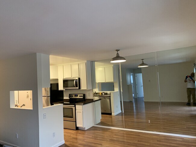 Building Photo - 1351 N Orange Dr