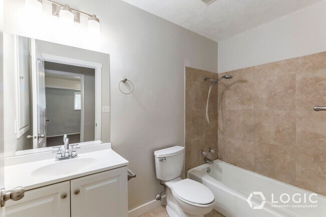 Building Photo - North Provo Duplex