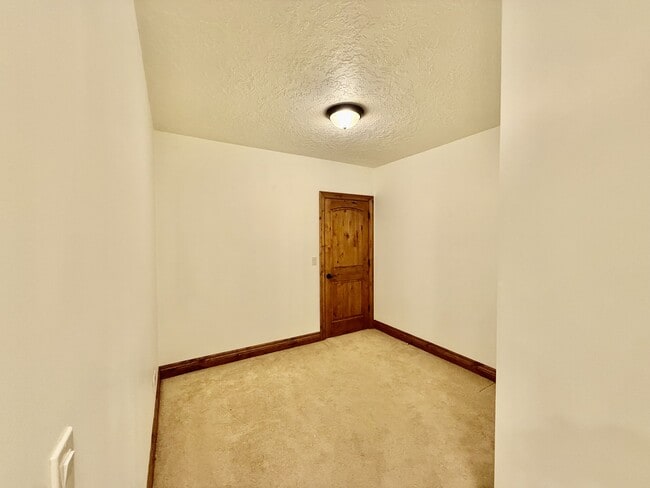 Building Photo - 6819 S Greenfield Way