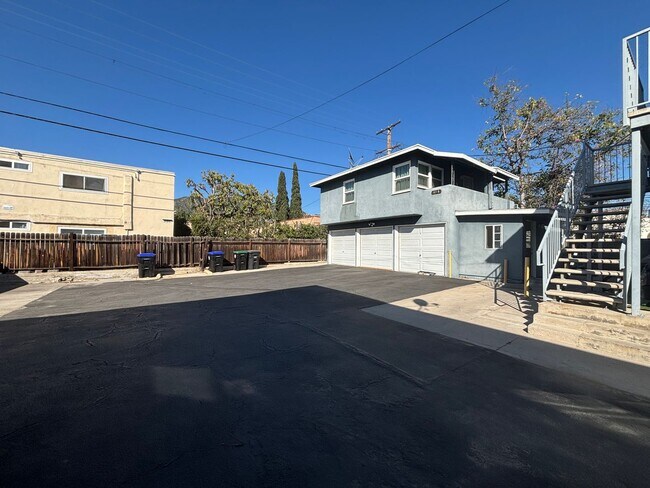 Building Photo - Glenoaks, 625-633 1/2