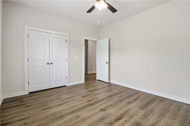 Building Photo - 3406 SE K St