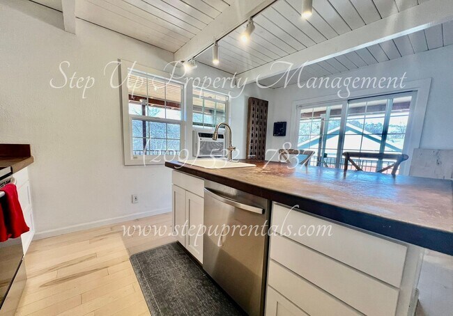 Building Photo - Stunning 3 Bedroom 2 Bath Home In Soulsbyville!!!