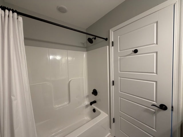 Guest Bath #2 - 1373 Palomino Trl