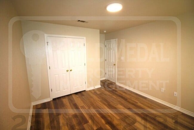 Building Photo - 4707 Westcliff Rd