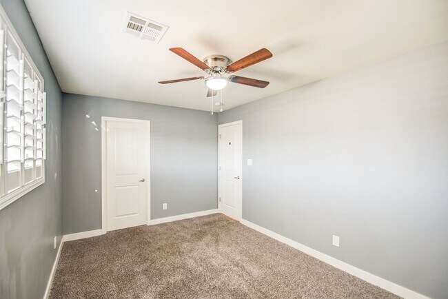 Building Photo - Charming Home in Phoenix