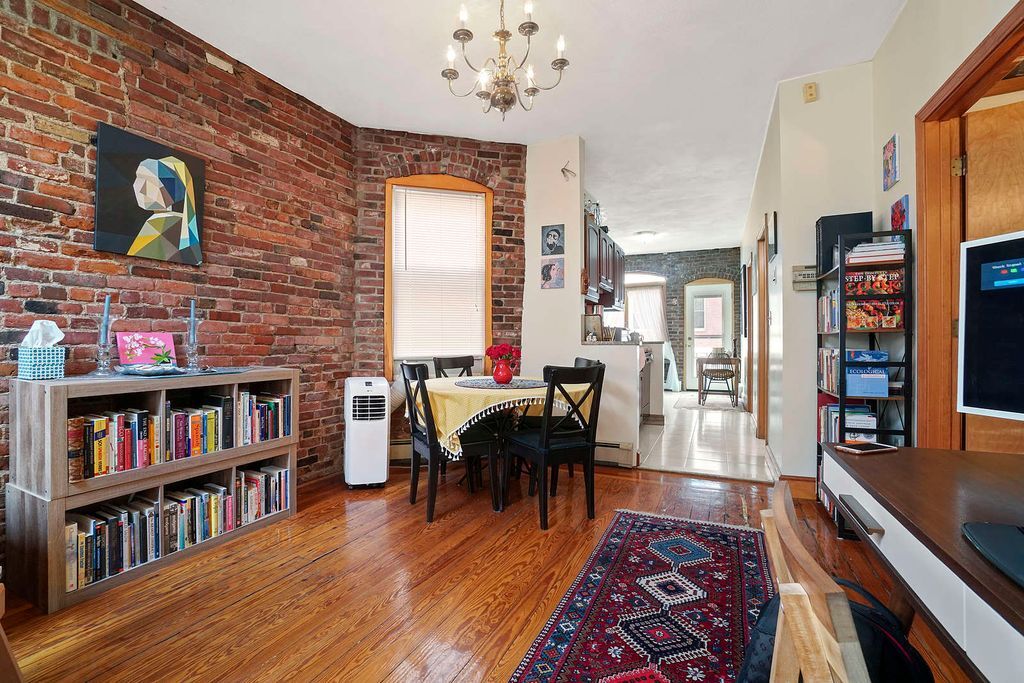 Building Photo - 67 Baldwin St