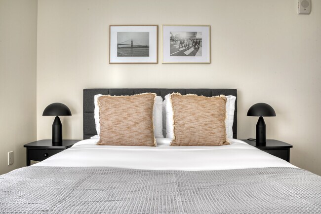 Building Photo - 10349 NE 10th St