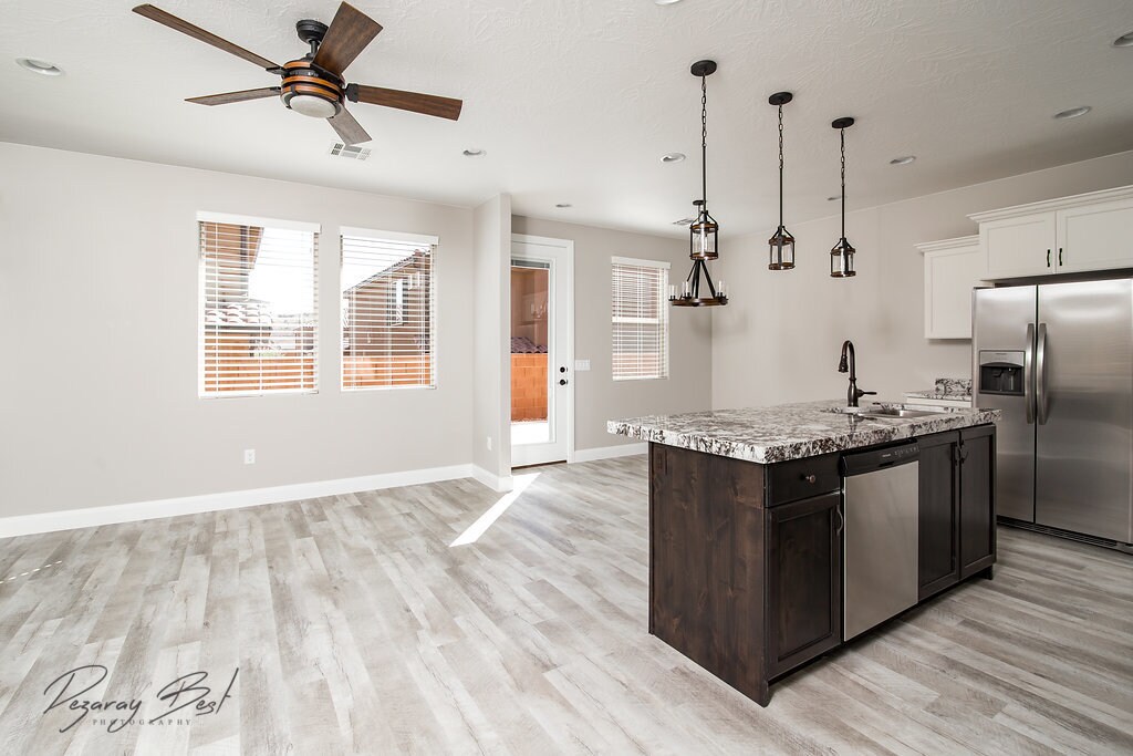 Building Photo - 325 N Red Stone Rd