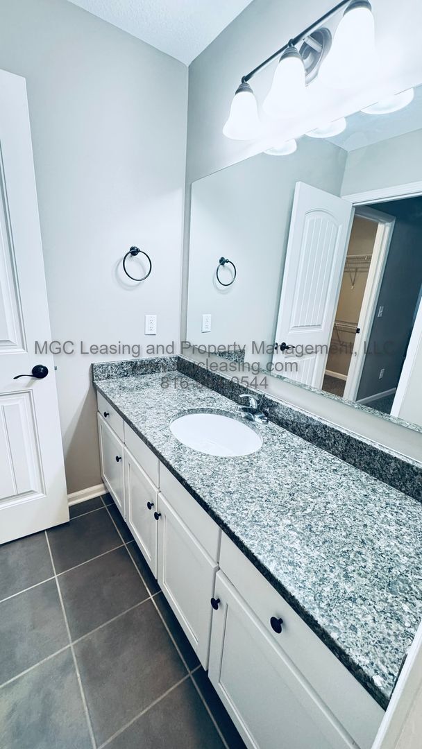 Building Photo - Special Offer at Baltimore Townhomes - One Month Free Rent!