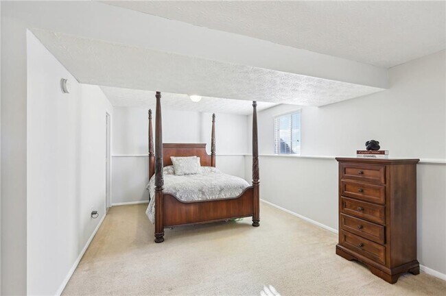 Building Photo - 10475 Willow Meadow Cir