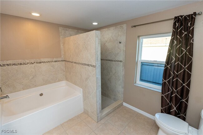 Building Photo - 3073 NW 4th Ave