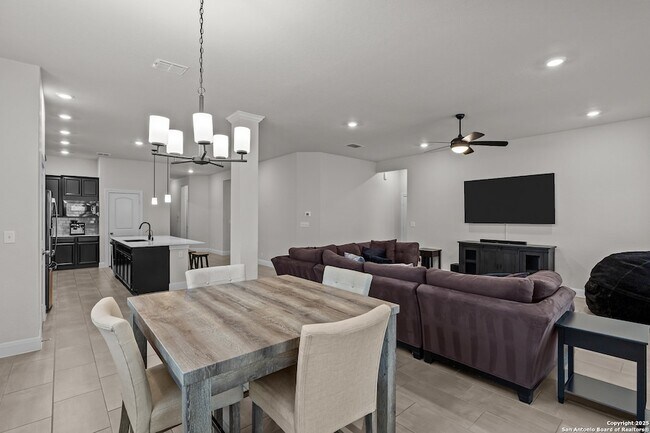 Building Photo - 1318 Taubenfeld