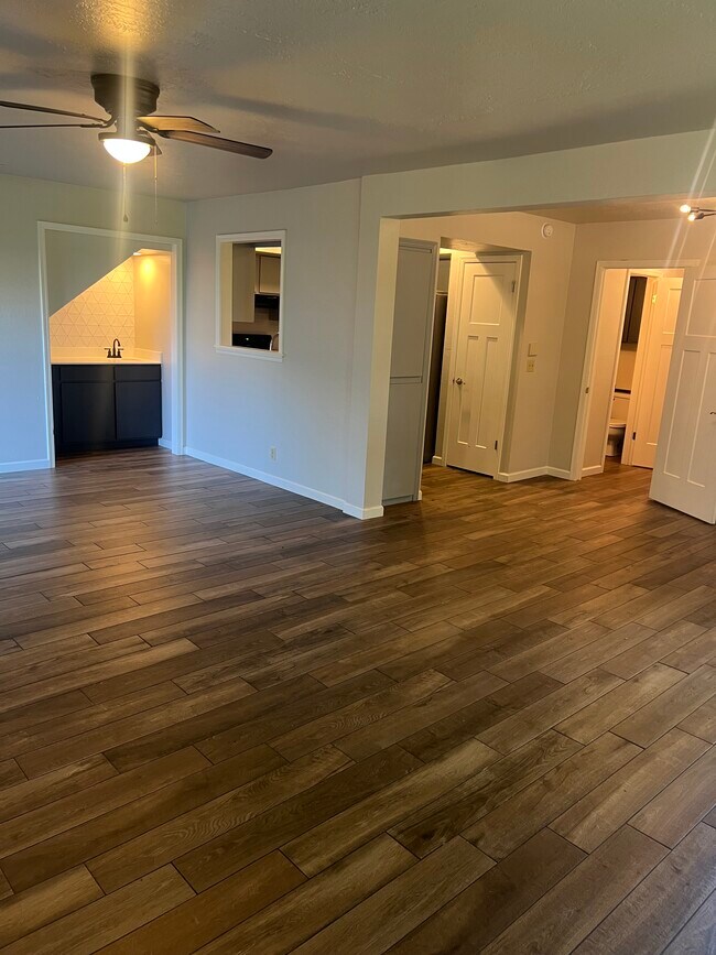 Building Photo - 3823 Quail Run Cir