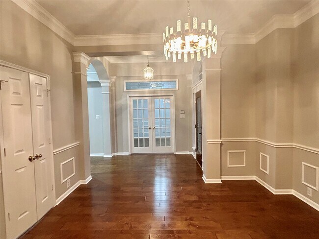 Building Photo - 16807 Laguna Springs Dr