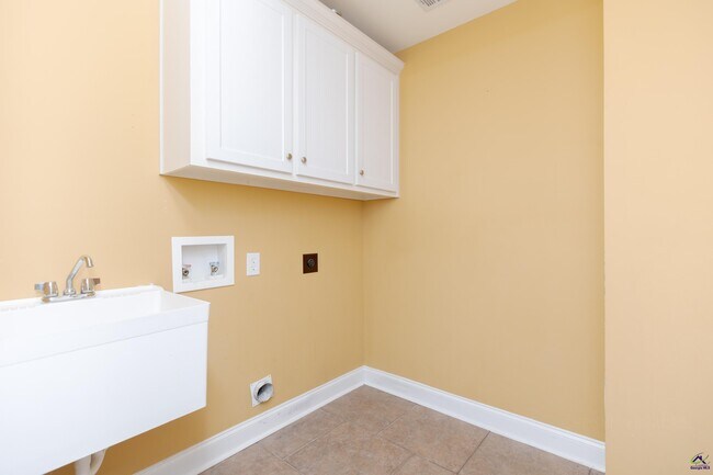 Building Photo - 100 Montview Way