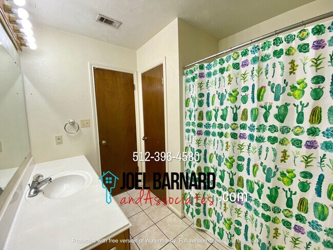 Building Photo - Available August 9: 3 Bedroom, 2 Bath Stan...