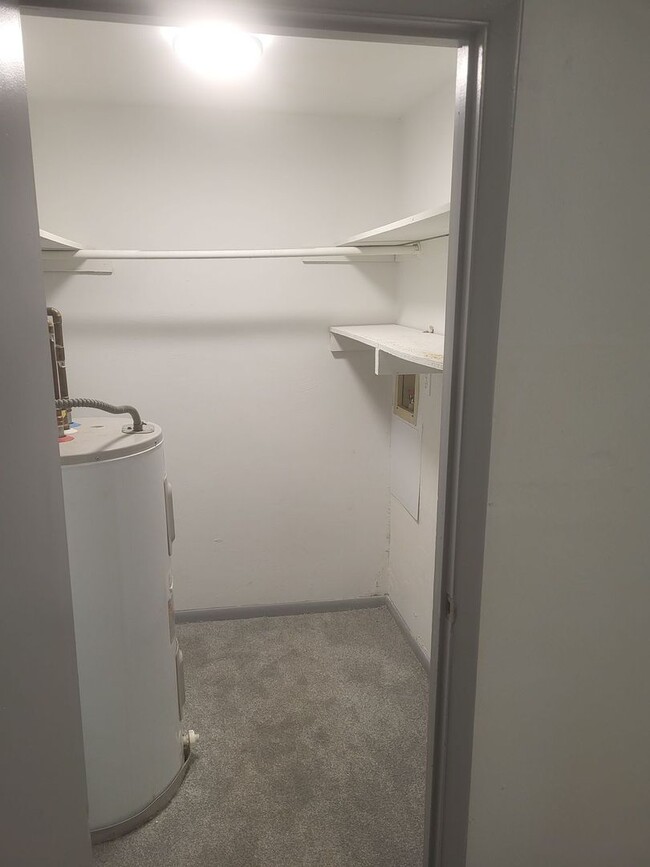 Building Photo - Colonial Place – Bottom Unit for Rent