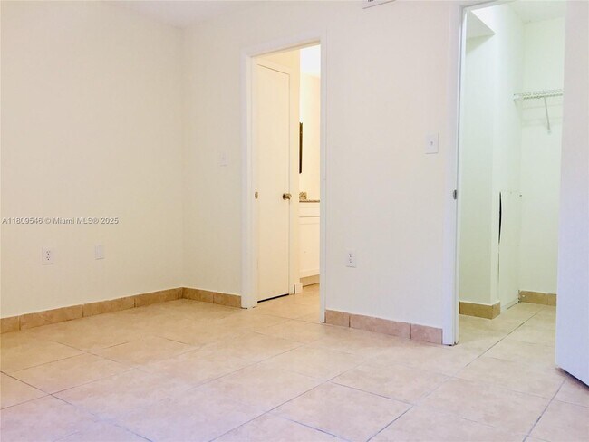 Building Photo - 10440 SW 156th Ct