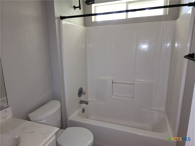 Building Photo - 30 Willow Run Dr