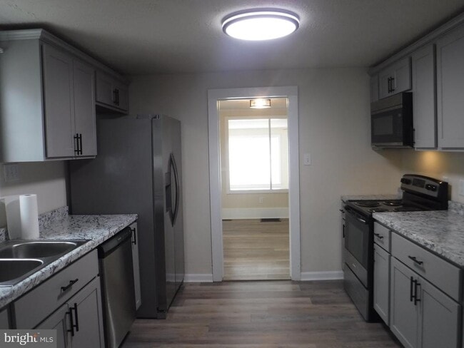 Building Photo - 10051 Dupont Blvd