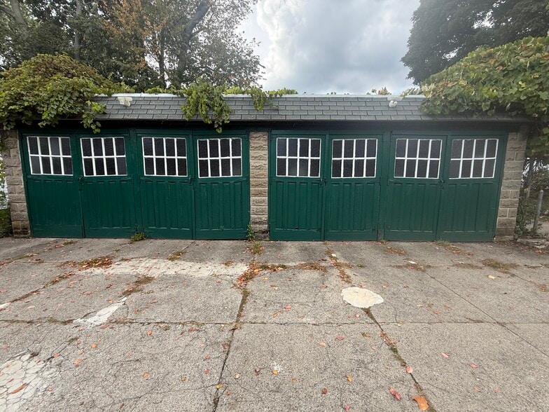 Building Photo - 15 Chauncey St