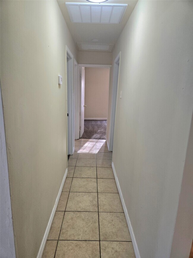 Building Photo - 2216 3rd St