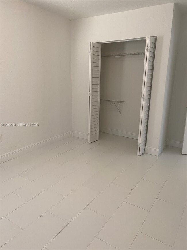 Building Photo - 2833 SW 38th Ave