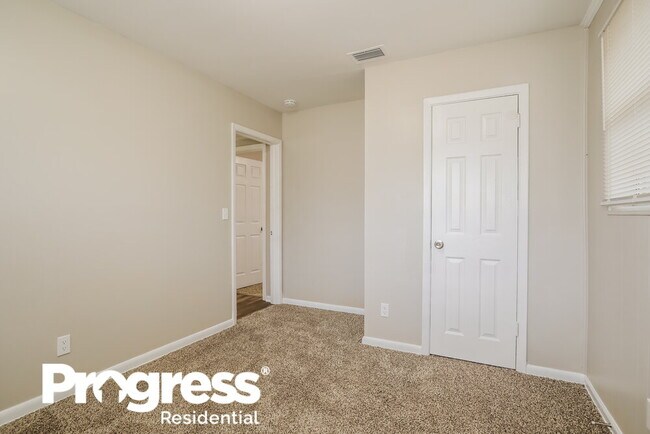 Building Photo - 6706 Peter Rabbit Dr N