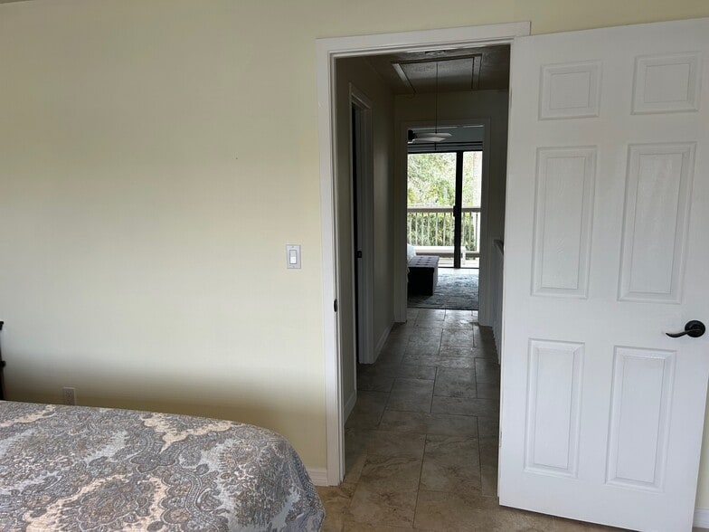 2nd Floor Hall - 3333 S Ridgewood Ave