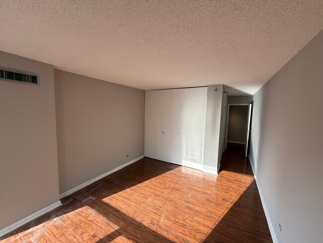 Building Photo - 200 N Dearborn St