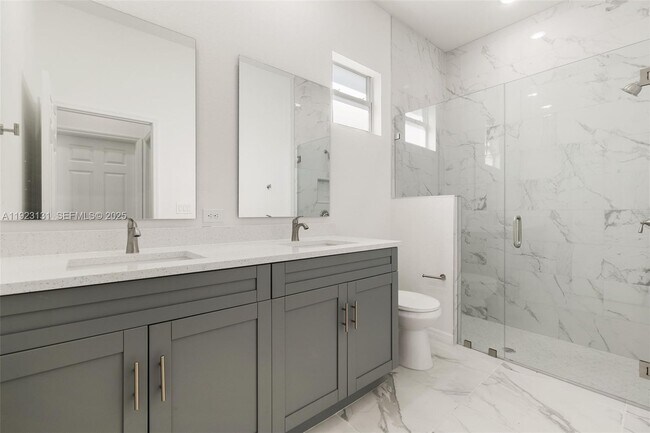 Building Photo - 1918 Wanda Ave N