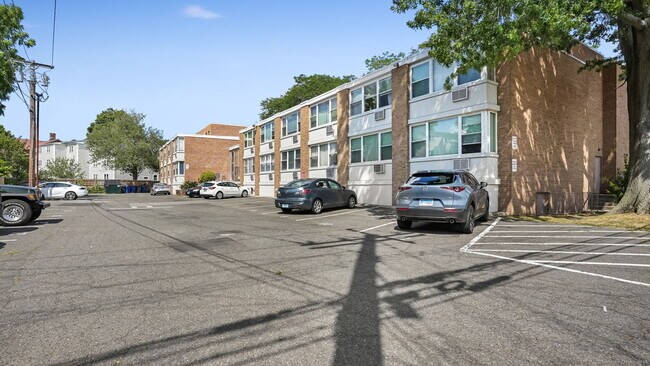 Building Photo - 15 Ellsworth St