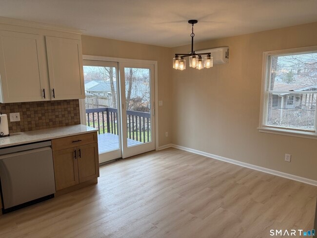 Building Photo - 41 1/2 Cedar Crest Pl