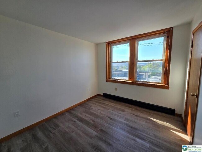 Building Photo - 312 S 17th St