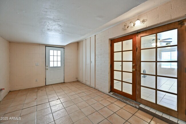 Building Photo - 8444 W Montecito Ave