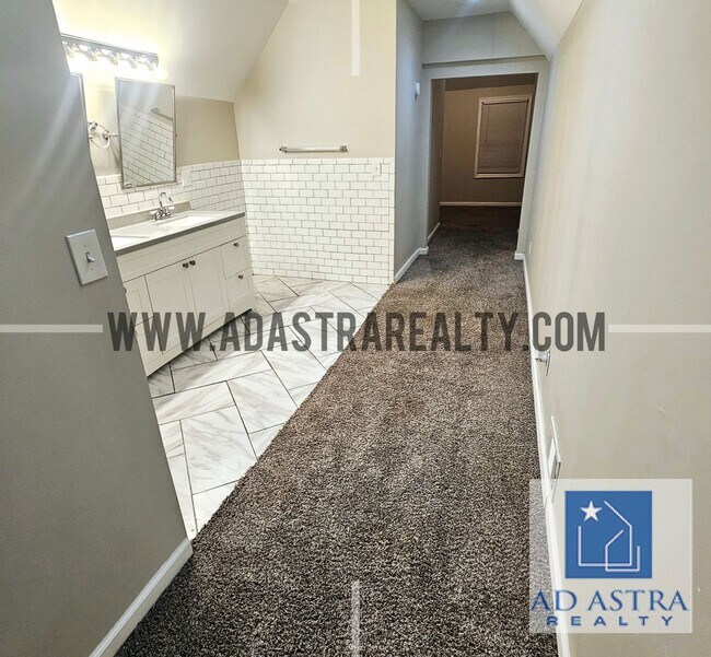 Building Photo - Beautiful 3 Bed 2 Bath Brick Home in KCMO!...