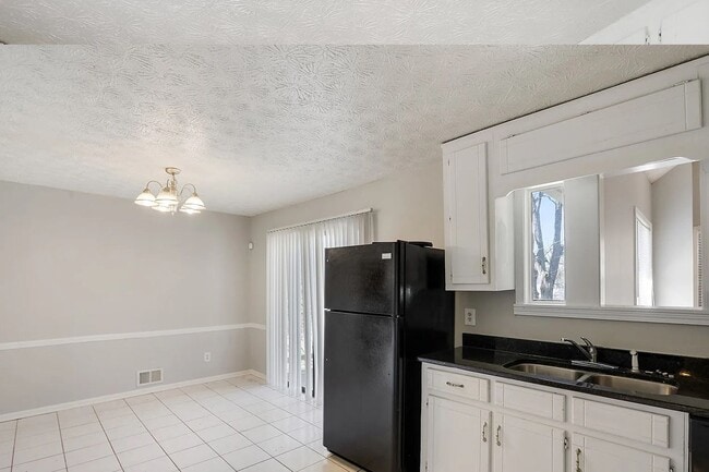 Building Photo - 4 bedrooms & 2 bath in Decatur!