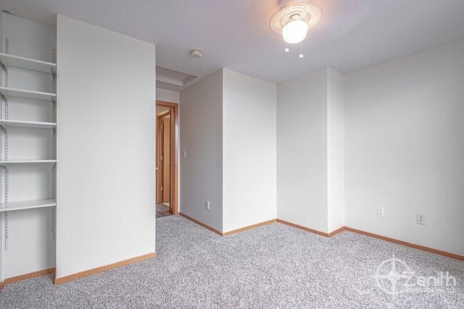 Building Photo - 13920 NW 23rd Ave
