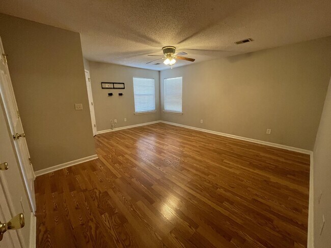 Building Photo - 2129 Sanderling Dr