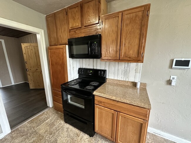 Building Photo - 2bed/2bath Home Available in OKC!