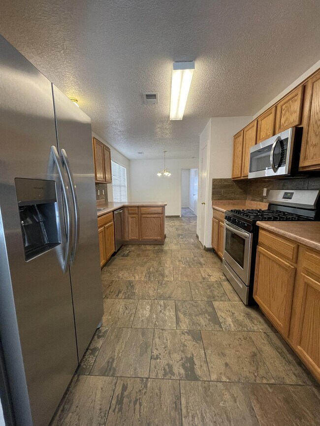 Building Photo - 3119 El Caballero Dr SW