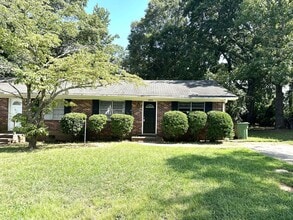 Building Photo - Nicely renovated 2 bedroom, 1 full bath duplex apt in Mauldin SC!