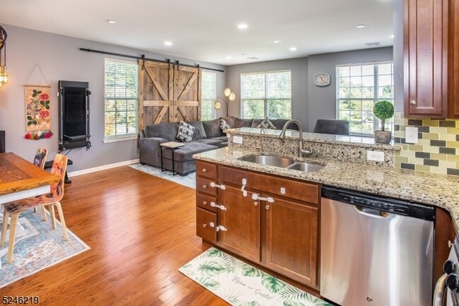 Building Photo - 616 Lopez Ln