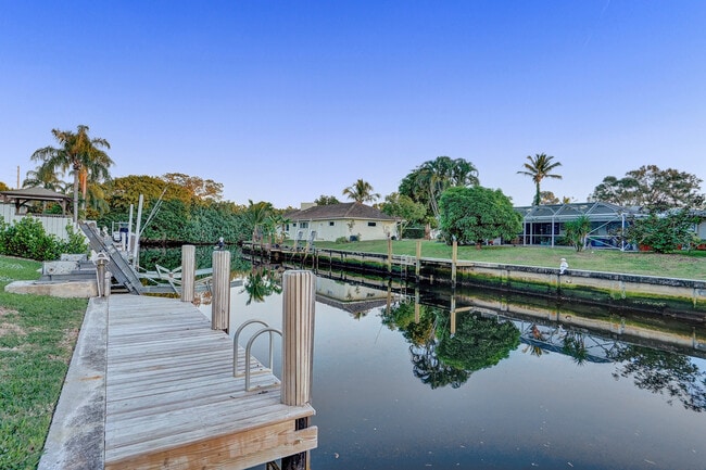 Building Photo - 620 W Palmetto Park Rd