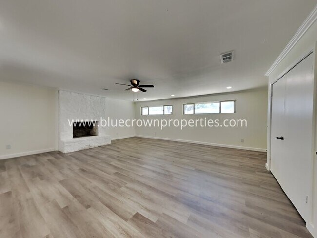Building Photo - 2702 Wallin Dr
