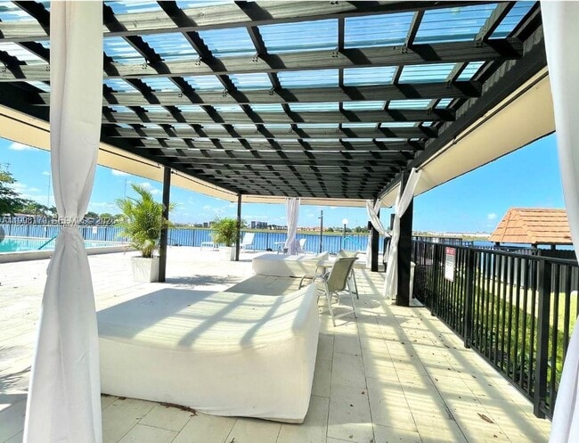 Building Photo - 605 Ives Dairy Rd