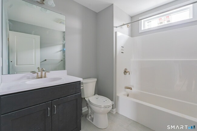 Building Photo - 23 Hall Ave