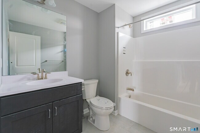 Building Photo - 25 Hall Ave